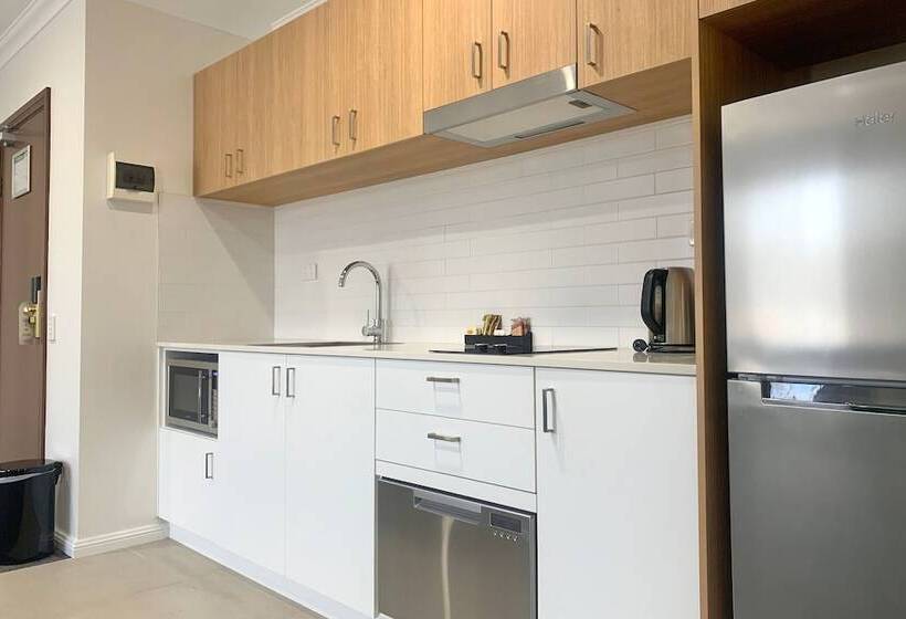 Семейный Номер, Littomore Suites Bathurst
