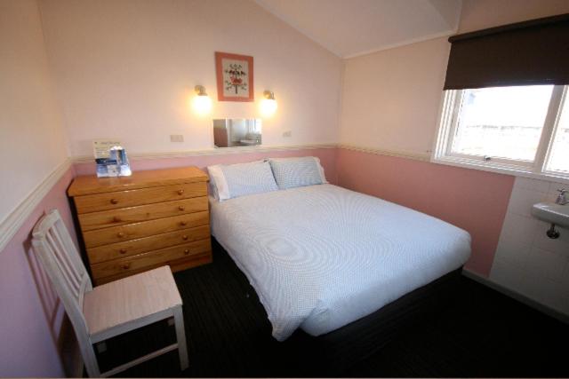 חדר אקונומי, Man From Snowy River