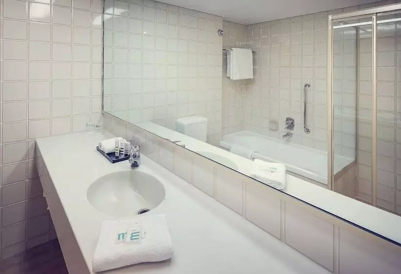 Superior Oda, Mercure Perth