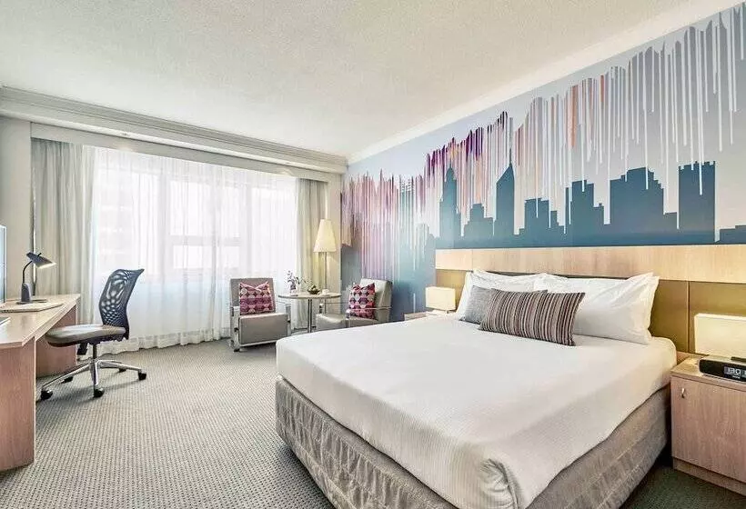 Superior Oda, Mercure Perth