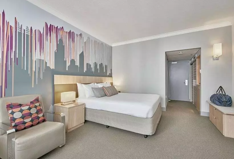Superior Oda, Mercure Perth