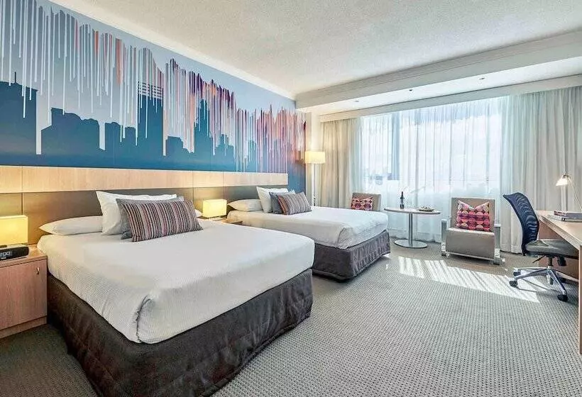 Superior Oda, Mercure Perth