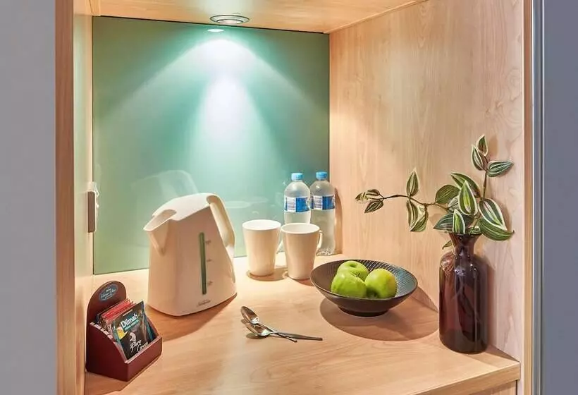 Superior Oda, Mercure Perth