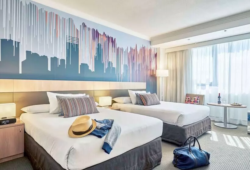 Superior Oda, Mercure Perth