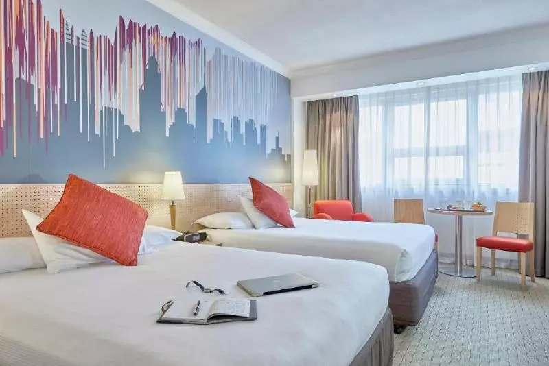 Standart Oda, Mercure Perth