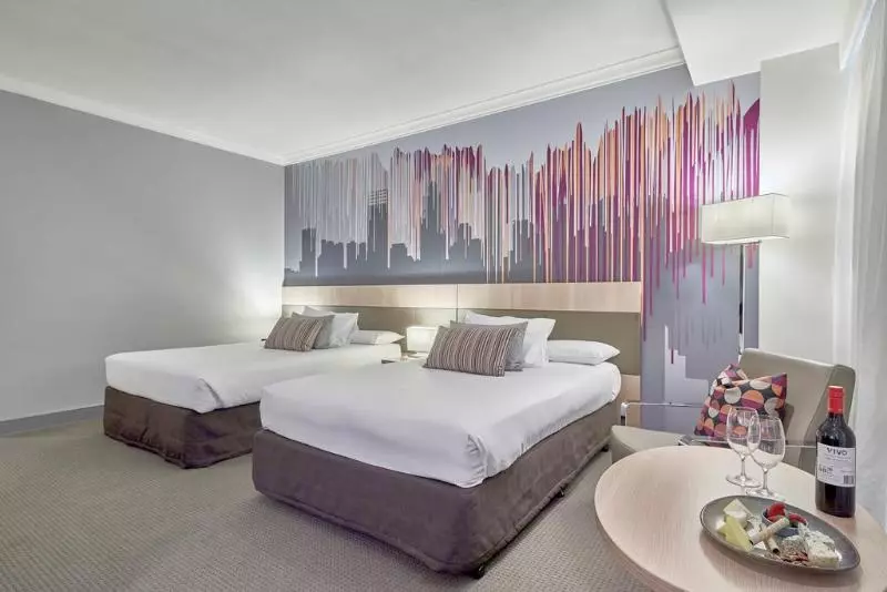 Superior Oda, Mercure Perth