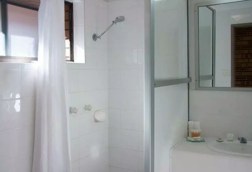 Perhehuone, Mid Town Inn Narrabri