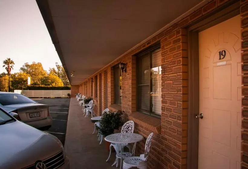 Perhehuone, Mid Town Inn Narrabri