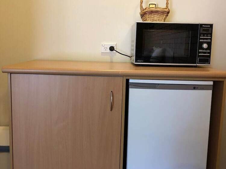 Семейный Номер, Overlander Motor Lodge