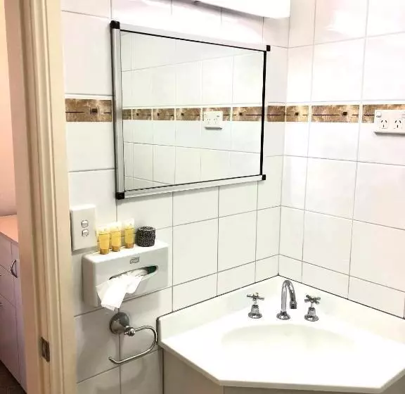 スタンダードトリプルルーム, Overlander Motor Lodge