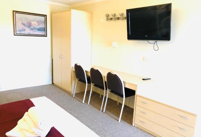 Quarto Triplo Estandar, Overlander Motor Lodge