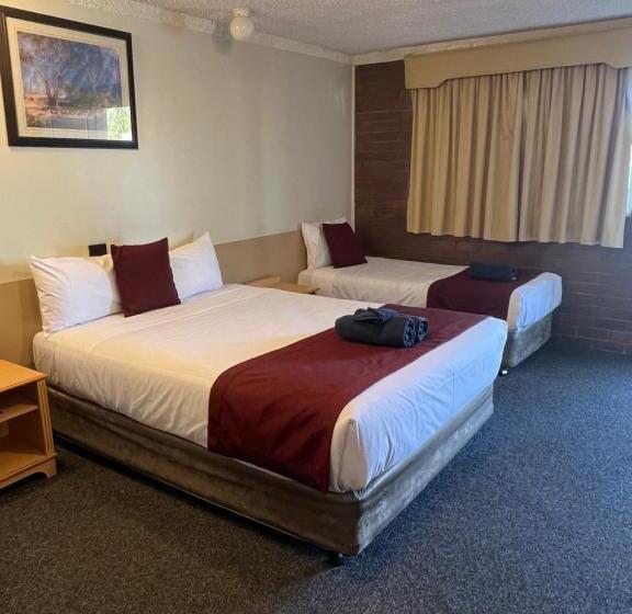 Quarto Triplo Estandar, Overlander Motor Lodge