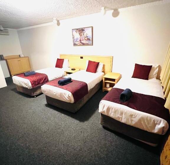 Quarto Triplo Estandar, Overlander Motor Lodge