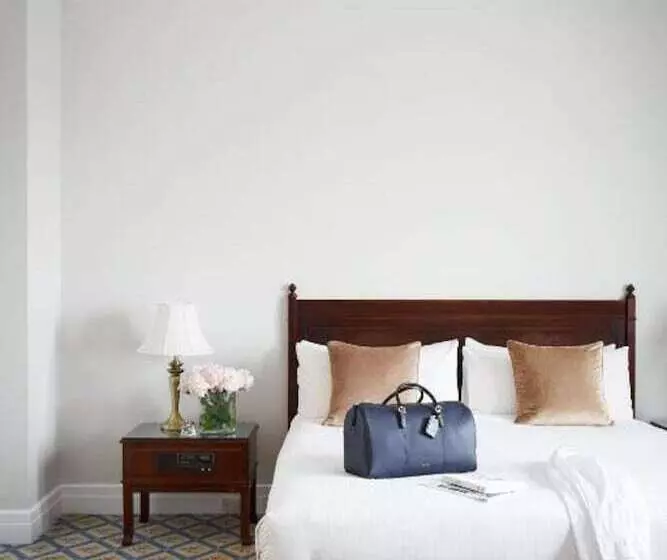 اتاق لوکس, The Hotel Windsor