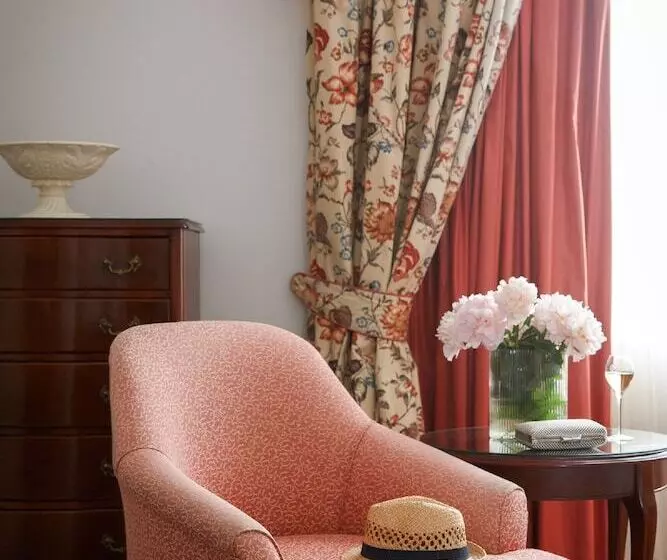 Suite, The Windsor