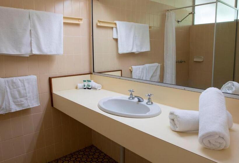 חדר משפחתי, Mission Beach Resort