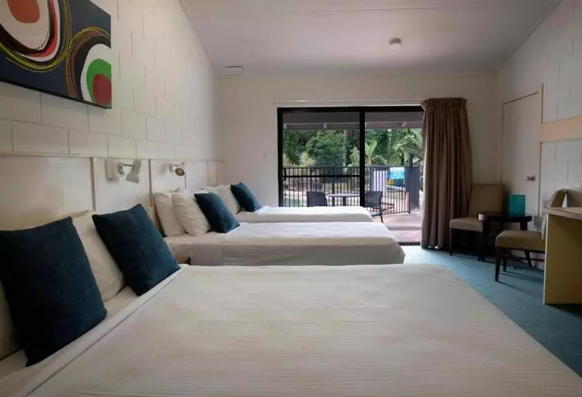 Perhestudio, Mission Beach Resort