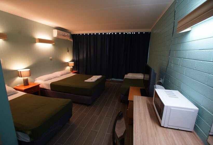 חדר משפחתי, Motel Maroondah