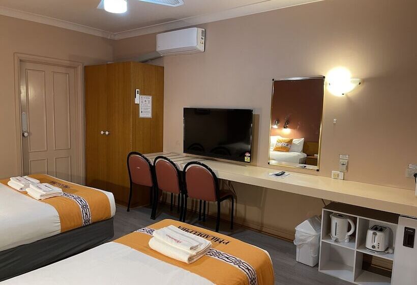 패밀리 룸, Philadelphia Motor Inn