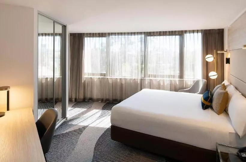 キングサイズベッドのスーペリアルーム, Novotel Sydney Parramatta