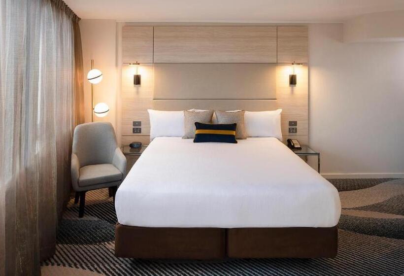 디럭스 룸 킹사이즈 침대, Novotel Sydney Parramatta