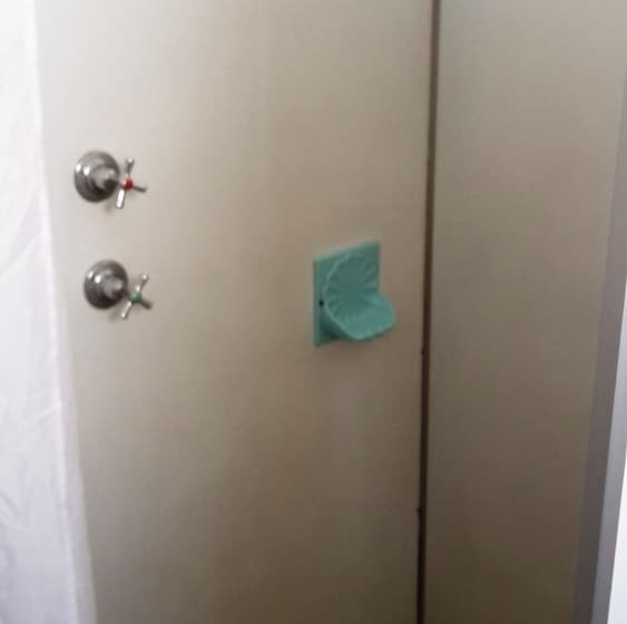 غرفة عائلية, Restawile Motel