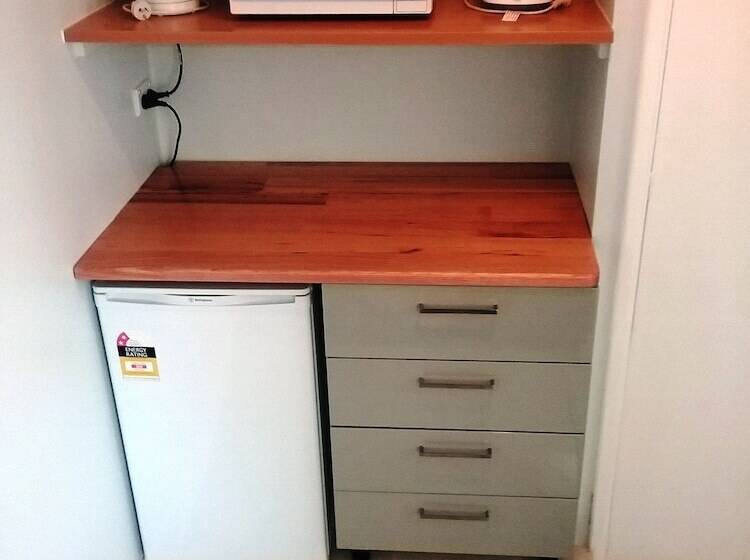 غرفة عائلية, Restawile Motel