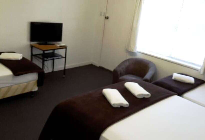 غرفة عائلية, Restawile Motel