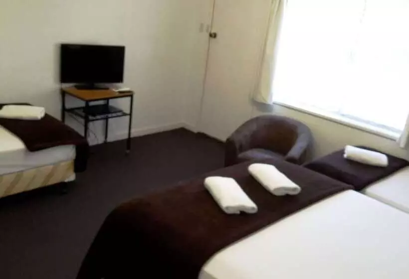 Perhehuone, Restawile Motel