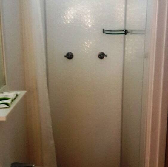 شقة غرفتين, Restawile Motel