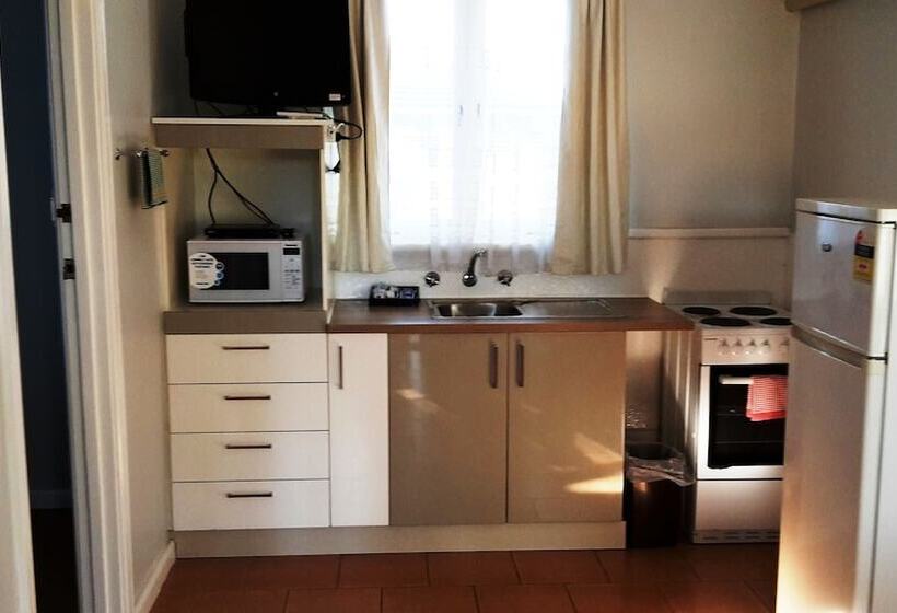 شقة غرفتين, Restawile Motel