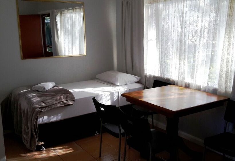 شقة غرفتين, Restawile Motel