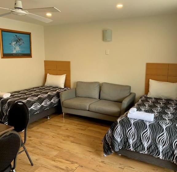 스위트, Seahorse Motel Cowes
