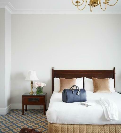 스탠다드 룸 킹사이즈 침대, The Windsor