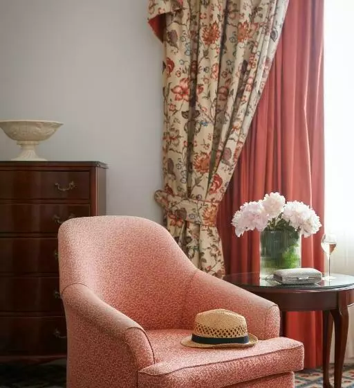 Suite, The Windsor