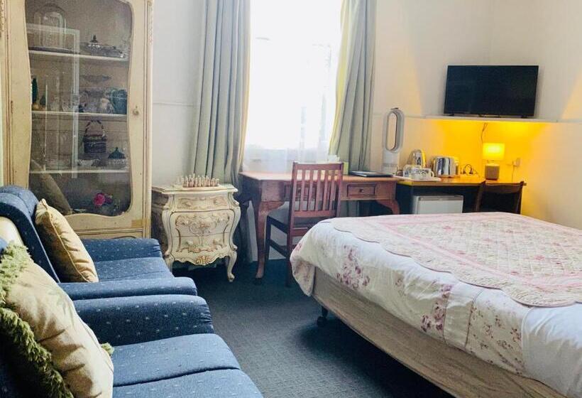 חדר דלוקס, The Mews Motel