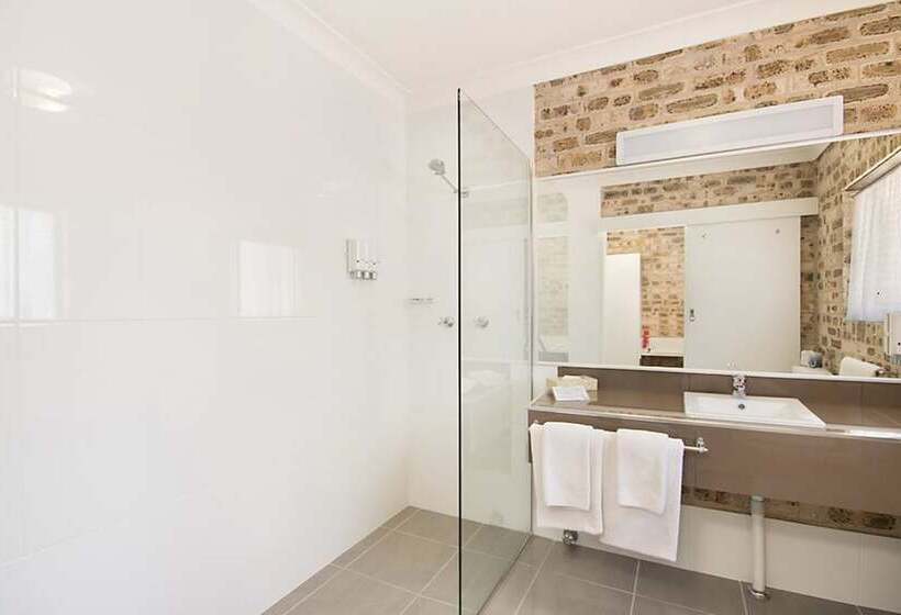 اتاق خانوادگی, Sir Francis Drake