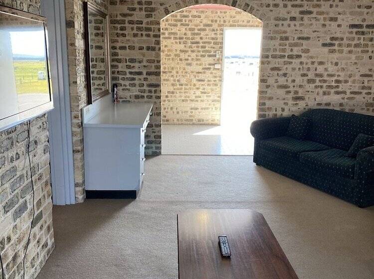 آپارتمان مدیریتی 2 خوابه, Sir Francis Drake