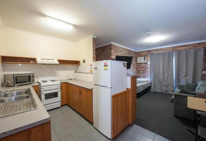 דירת חדר, Allan Cunningham Motel