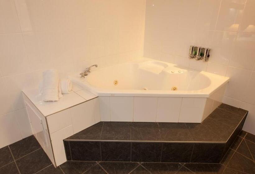 סוויטה אקזקיוטיב, Allan Cunningham Motel