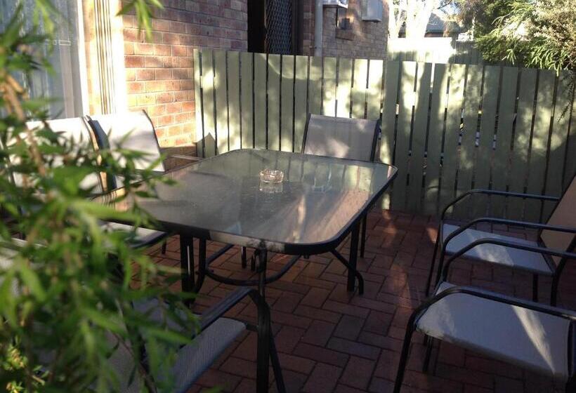 آپارتمان 2 خوابه, Allan Cunningham Motel