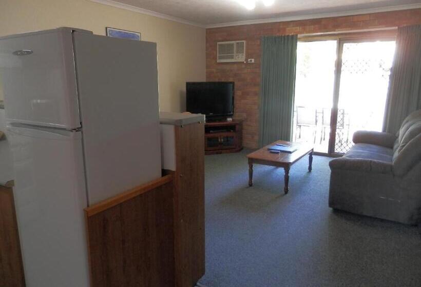 דירת שני חדרים, Allan Cunningham Motel