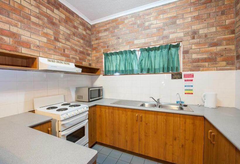 דירת שני חדרים, Allan Cunningham Motel