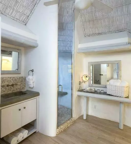 کابین, Galley Bay Resort & Spa