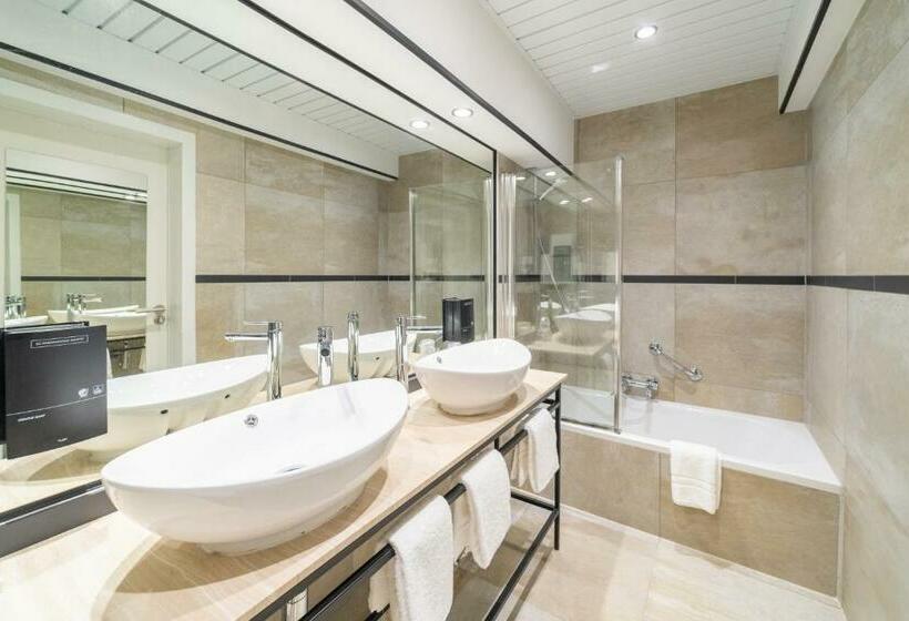 غرفة عائلية, Grand Hotel Normandy By Cw Hotel Collection