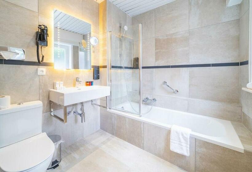 غرفة عائلية, Grand Hotel Normandy By Cw Hotel Collection