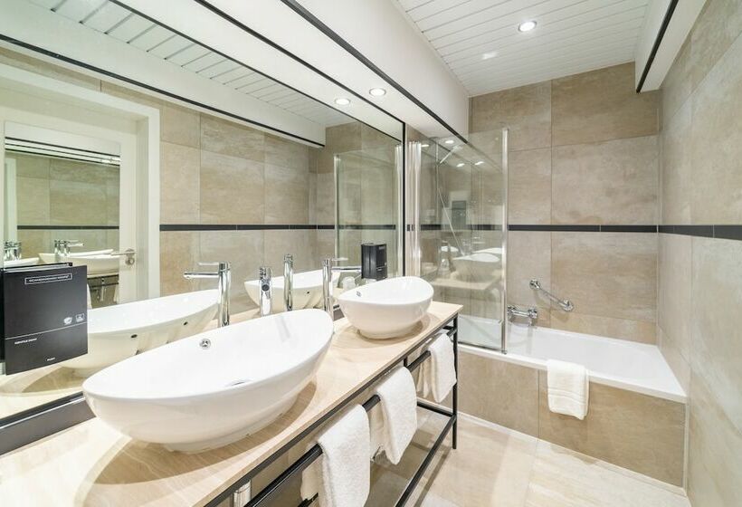 غرفة عائلية, Grand Hotel Normandy By Cw Hotel Collection