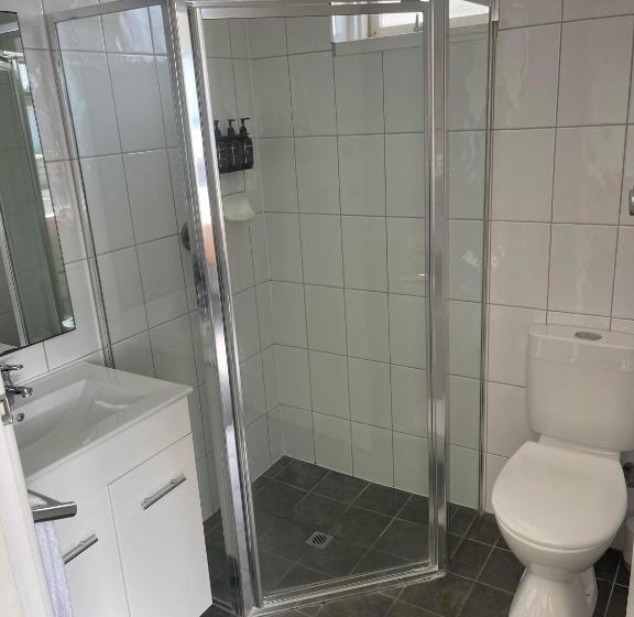 スイート, Harbour View Motel