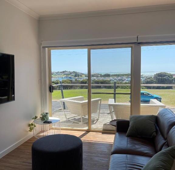 디럭스 스위트, Harbour View Motel