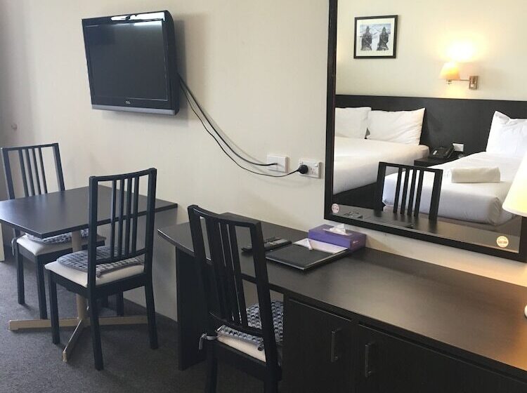 패밀리 룸, Abcot Inn